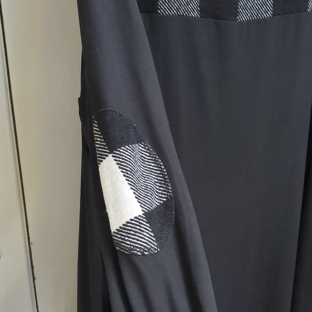 Women's Button-backed Dress - Picture 2 of 3